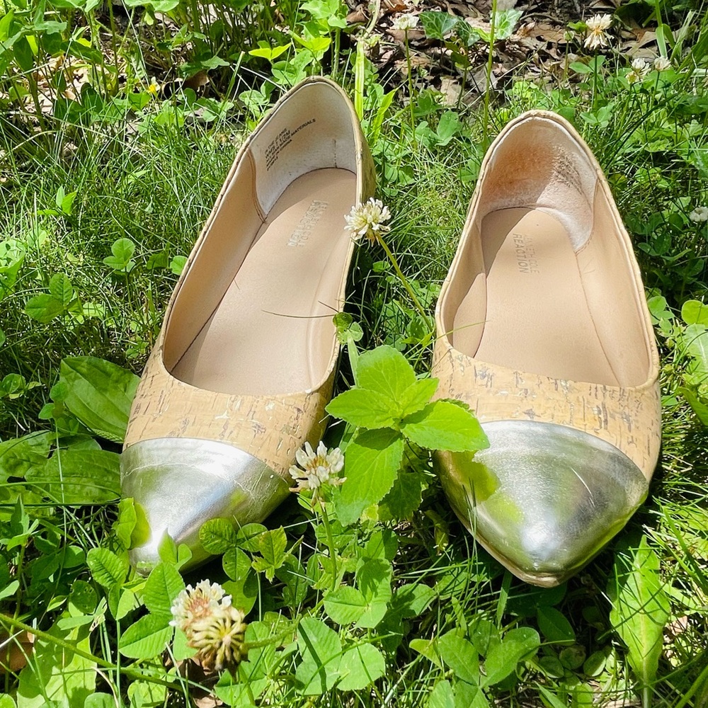 Kenneth Cole Silver Metallic And Tan Flats Size 7.5 - Picture 2 of 13